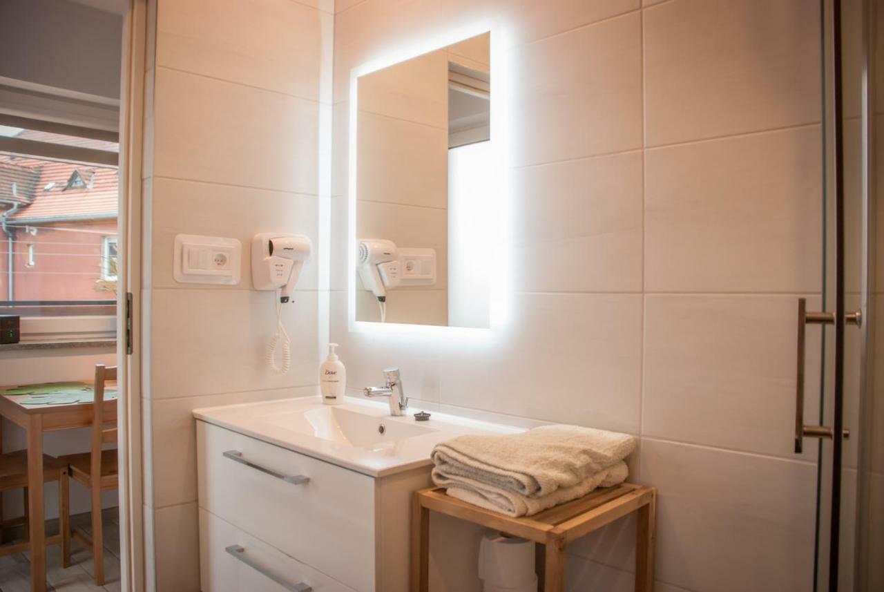 Noclegi "Boczna 5A" Apartamenty Goscinne 스자브노-즈드로이 외부 사진