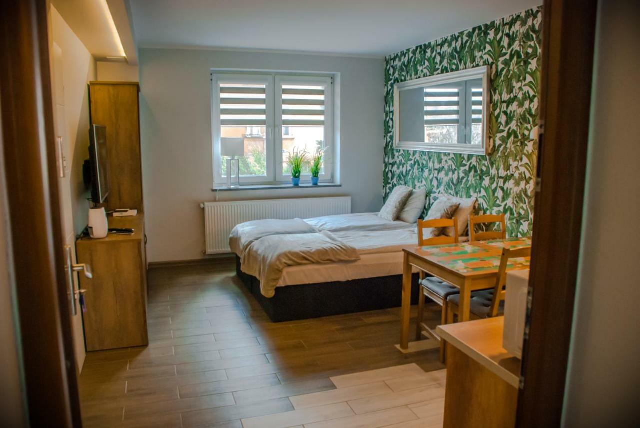 Noclegi "Boczna 5A" Apartamenty Goscinne 스자브노-즈드로이 외부 사진