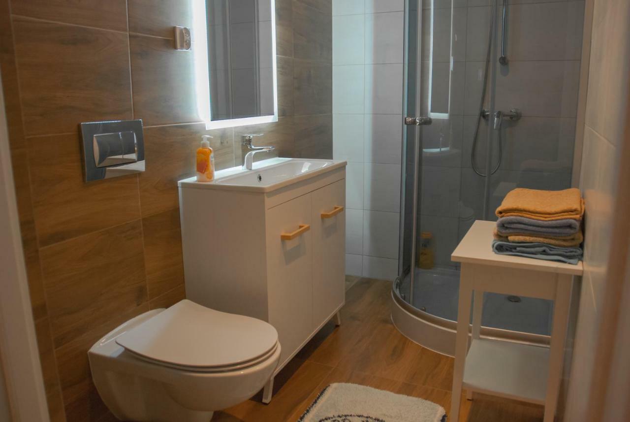 Noclegi "Boczna 5A" Apartamenty Goscinne 스자브노-즈드로이 외부 사진
