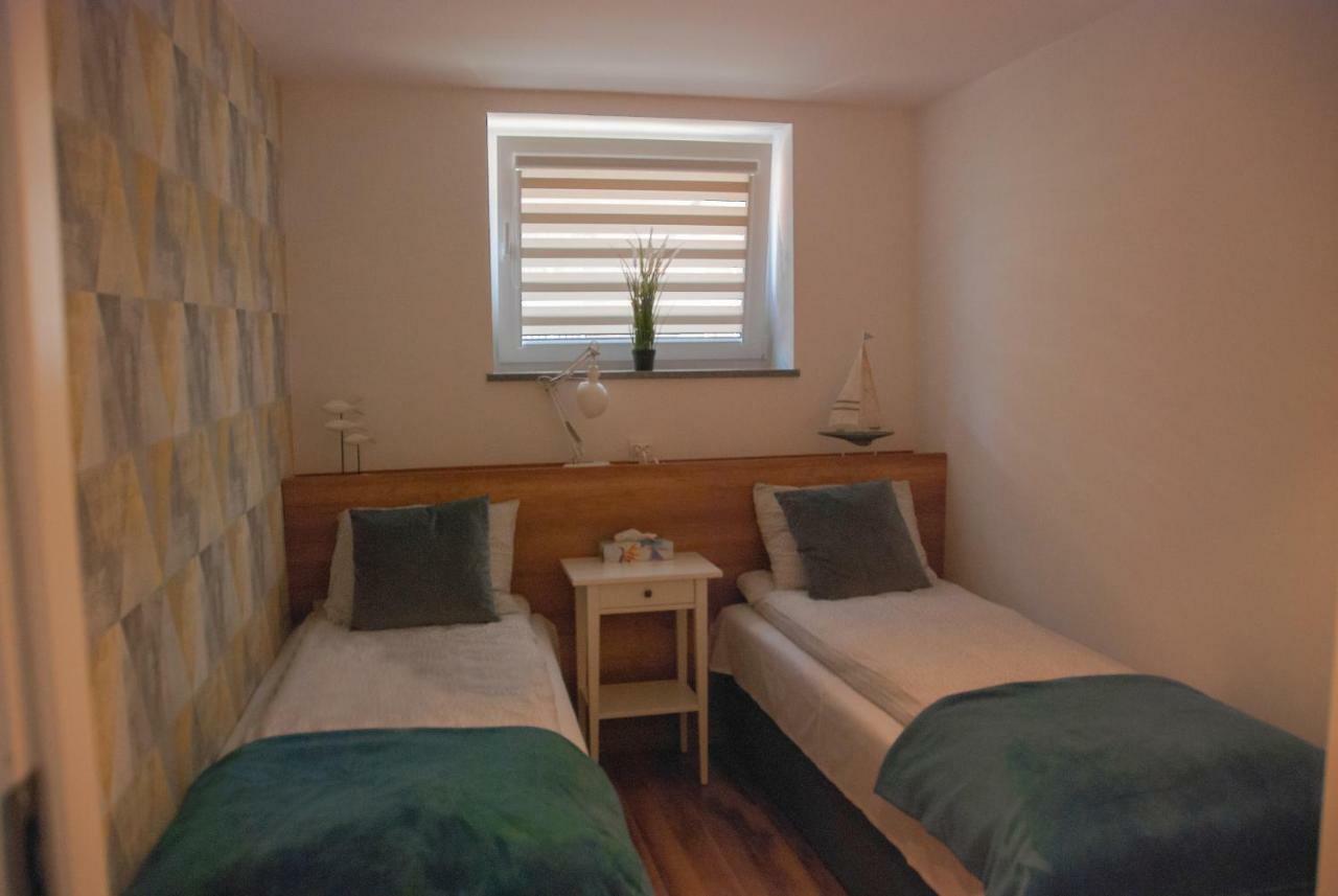 Noclegi "Boczna 5A" Apartamenty Goscinne 스자브노-즈드로이 외부 사진